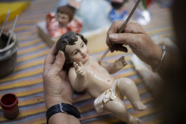 妇女恢复婴儿耶稣图片下载