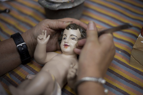 妇女恢复婴儿耶稣图片下载