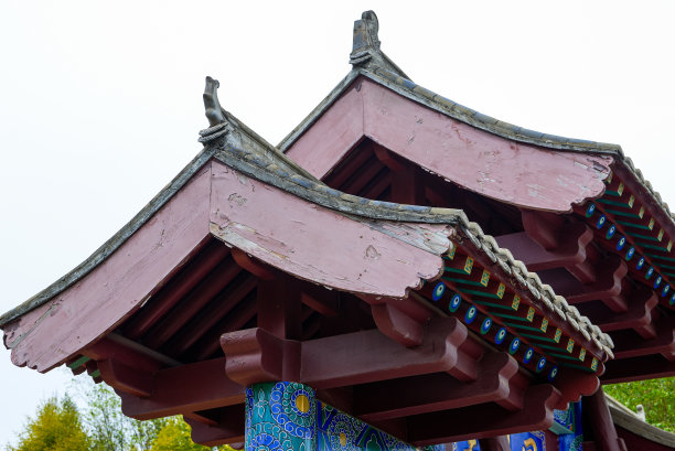 中国传统建筑的木榫卯屋顶结构图片下载