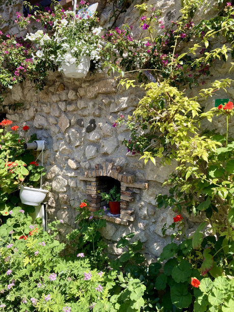 法国- Côte d 'Azur - Antibes -老城区的小街图片下载