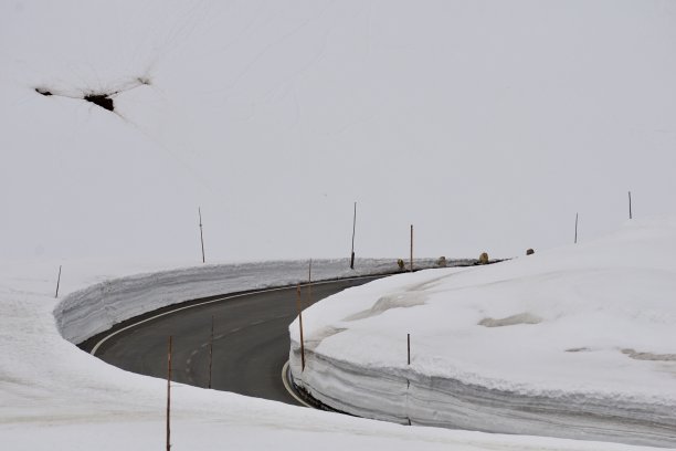 大格洛克纳高山公路(德语Großglockner Hochalpenstraße)是奥地利海拔最高的山口公路。图片下载