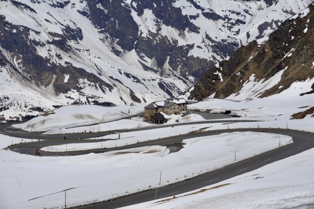 大格洛克纳高山公路(德语Großglockner Hochalpenstraße)是奥地利海拔最高的山口公路。图片下载