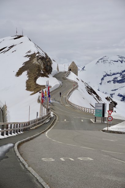 大格洛克纳高山公路(德语Großglockner Hochalpenstraße)是奥地利海拔最高的山口公路。图片下载