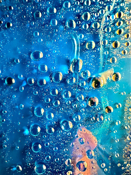蓝色背景的水滴图片下载