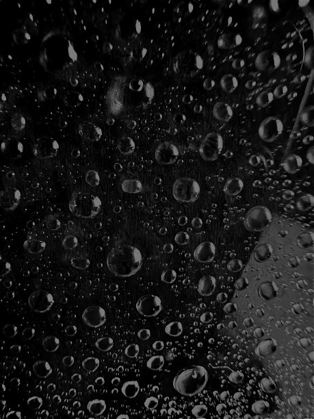 水滴黑色背景图片下载