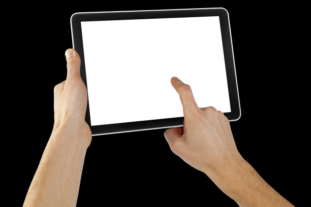 黑色背景上，手里拿着一块平板电脑图片下载