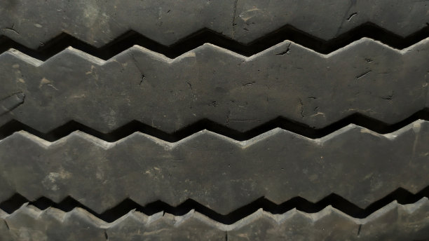 旧轮胎上的线条图案和纹理图片下载