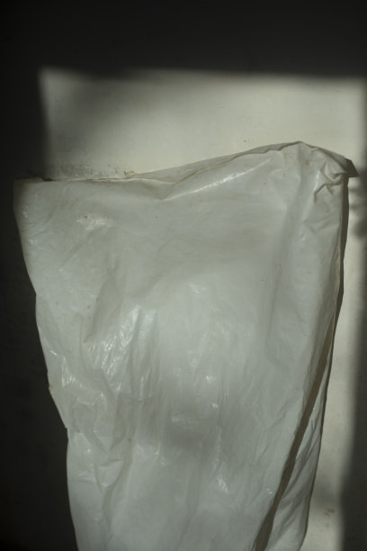 白色塑料袋。塑料在日常生活中。白色材料。图片下载