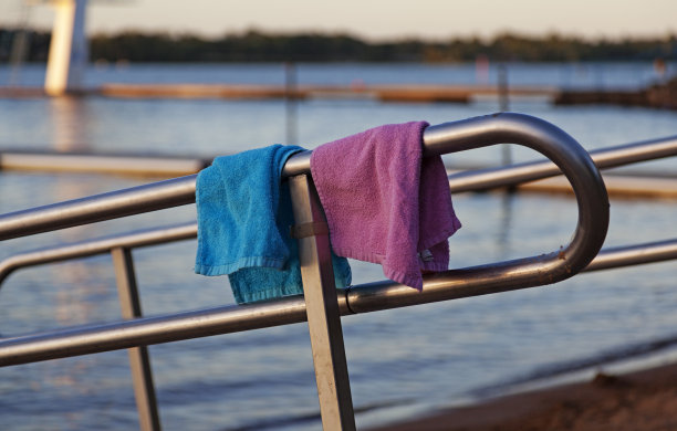 浴场有两条毛巾图片下载