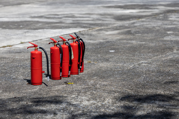 基本的消防和火灾应急程序的实践。图片下载