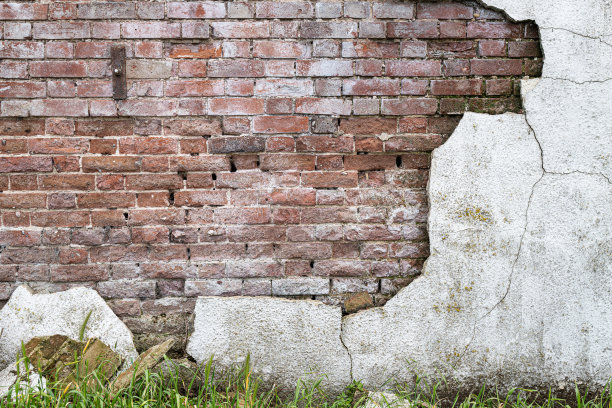 抽象视图的渲染砖墙遭受了严重的潮湿。图片下载