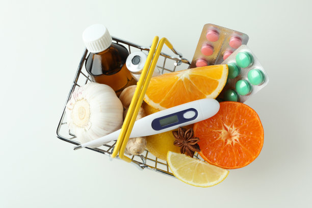 用白底蜂蜜和大蒜治疗感冒的概念图片下载