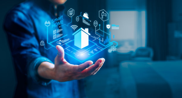 手持安防摄像头等智能家居自动化技术相关图标的男子图片下载