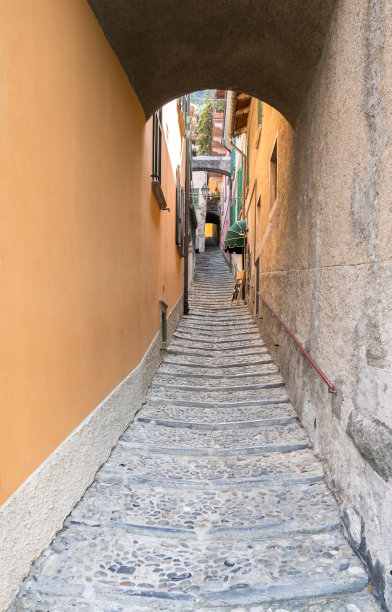意大利科摩湖瓦雷纳狭窄的街道图片下载