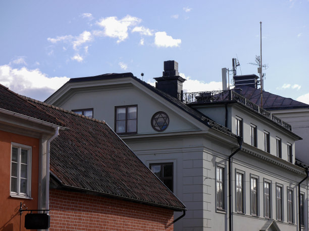 建筑物对着天空的低角度视图图片下载