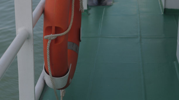 轮胎，救生衣，橙色安全带图片下载