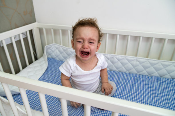 哭泣的婴儿。图片下载