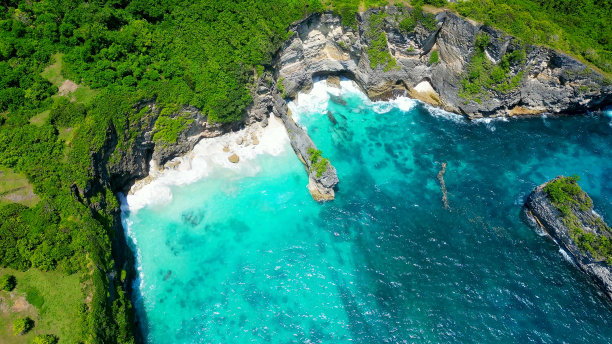 航拍的努沙佩尼达岛-巴厘岛。图片下载