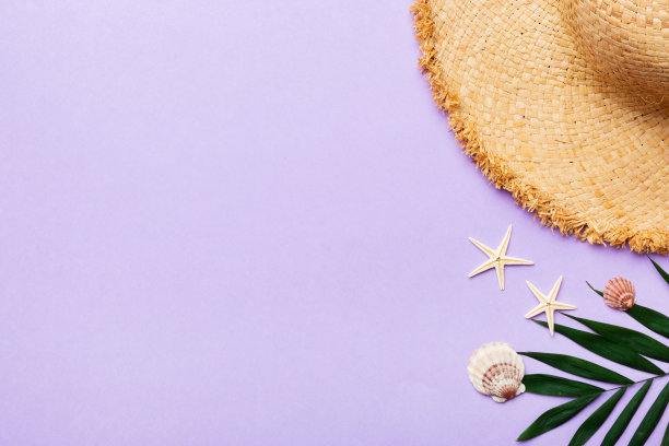 暑假。夏季概念草帽和热带树叶。平铺，俯视图，复制空间图片下载