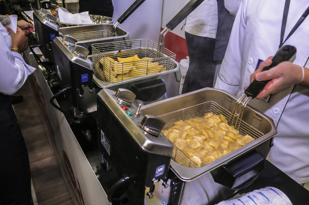 油炸机和快餐店的设备图片下载