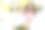 美丽的年轻女子在一个阳光明媚的日子里提着一个鲜花篮子。图片下载