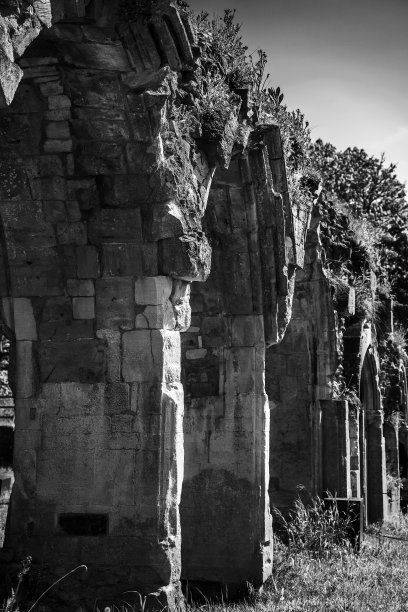 海尔斯修道院——位于英国科茨沃尔德郡温奇库姆附近的中世纪西多会修道院遗址图片下载