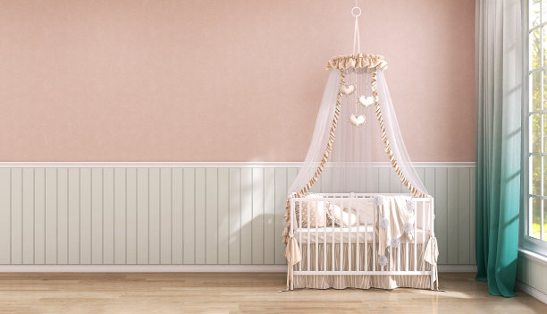 大的空白粉红色壁纸墙与淡绿色护墙板，可爱的婴儿床与透明织物天篷在阳光下从渐变的绿松石窗帘窗帘窗户在拼花地板图片下载