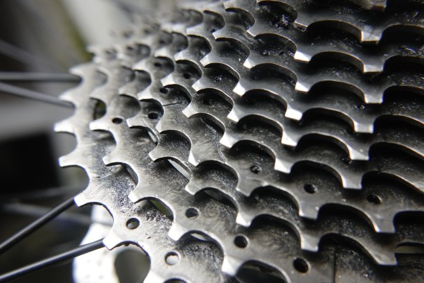 自行车的变速齿轮盘图片下载