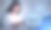 年轻女性使用智能手机和聊天机器人，科技和创新图片下载