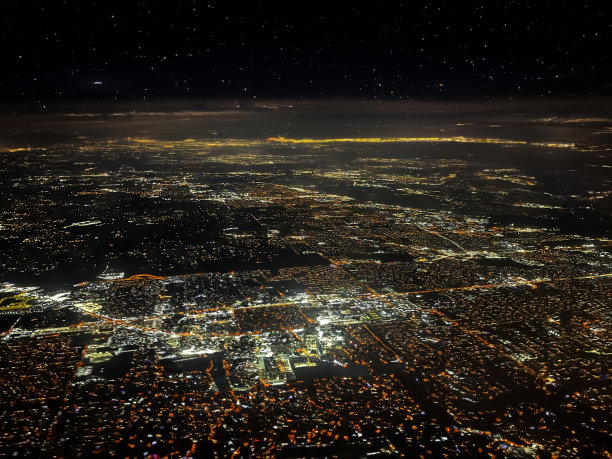 城市天际线的Arial夜景股票照片图片下载