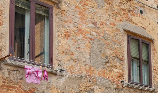 意大利沃尔泰拉城的街道和巷道图片下载