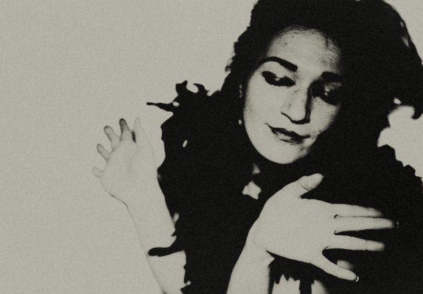 夜晚的舞者。图片下载