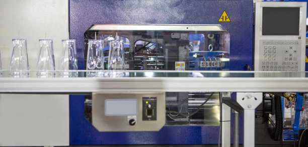 塑料注塑机。图片下载