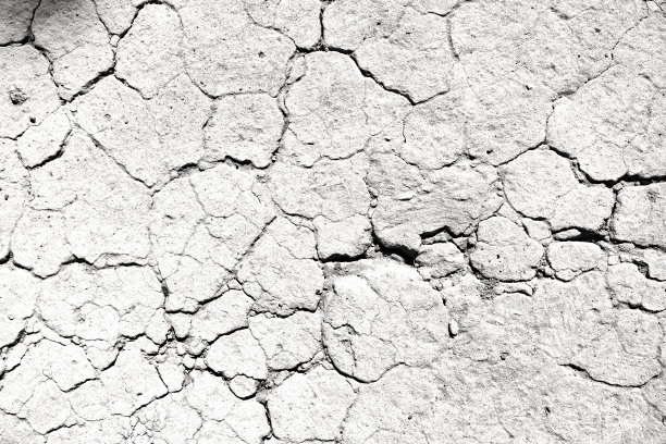 质地土干裂背景图案自然干旱缺水白黑老破。图片下载