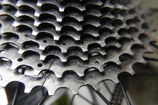 自行车的变速齿轮盘图片下载