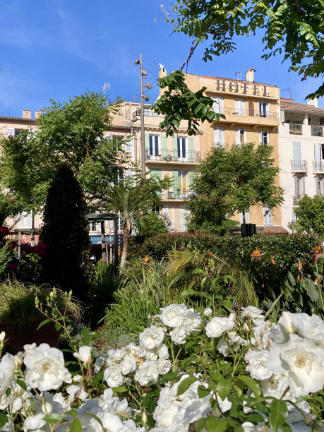 法国- Côte d 'Azur - Antibes -老城区的小街图片下载