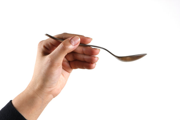 手里拿着勺子的女人图片下载