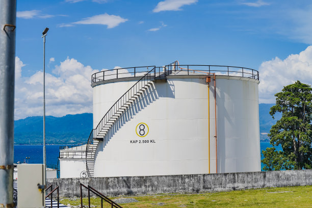 炼油厂和2,500 KL燃料储罐图片下载