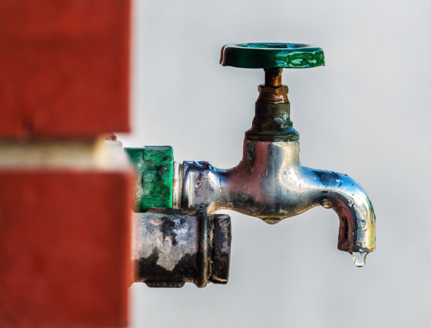 供水，绿色手柄户外花园水龙头图片下载