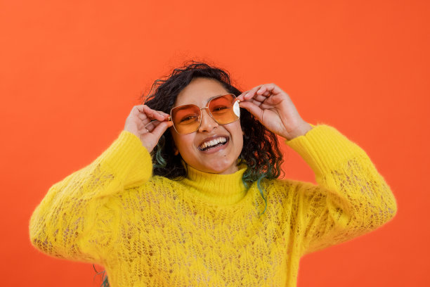 戴上墨镜图片下载