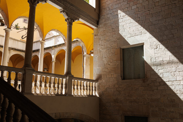 Palau del lloctinent庭院，国家档案馆总部和西班牙哥特式社区的阿拉贡王冠图片下载