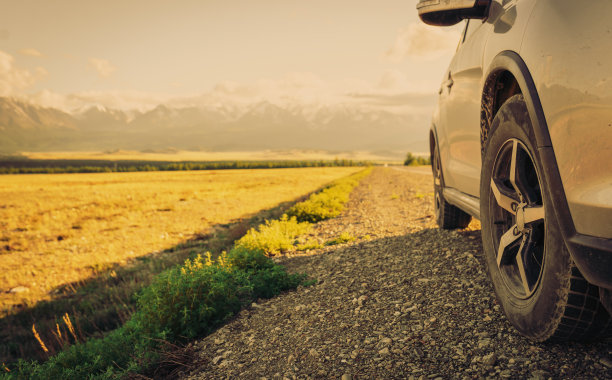 路边有车，靠近图片下载