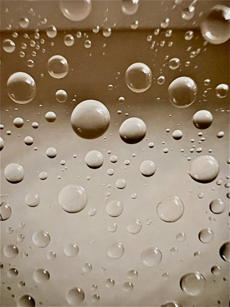 水滴泡棕色白色背景图片下载