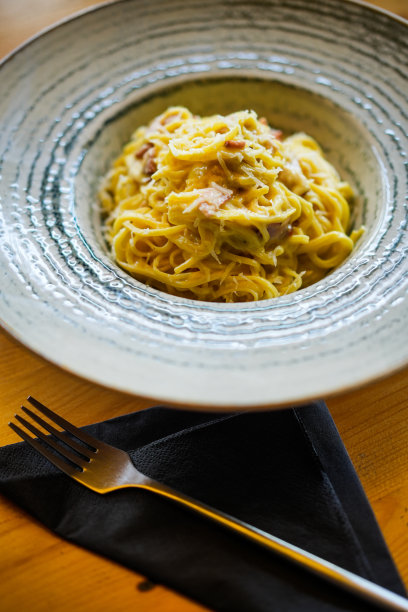 盘子里的意大利面条图片下载