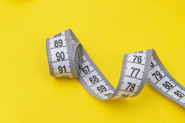 螺旋厘米卷尺测量背景腰的概念图片下载