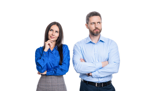 在后台思考商业夫妇。商务夫妇同事的照片。图片下载