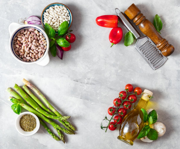 食品烹饪配料背景与健康饮食设置在白色石桌图片下载
