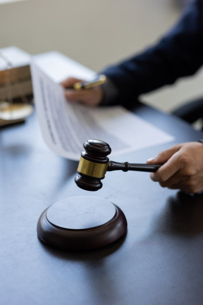 法律概念和律师权力，在法庭上对刑事判决和法院判决进行锤击判决，对犯罪和刑事判决进行公正审判图片下载