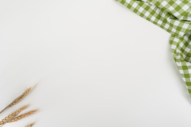 小麦在白色的桌子背景顶视图图片下载