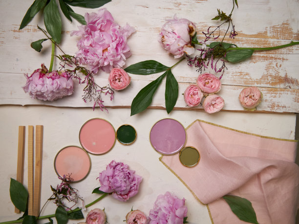 彩色托盘花卉情绪板装饰和设计室内图片下载